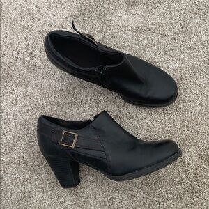 Clarks chunky heel shoes 9